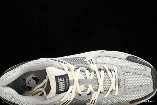  5 Grey Nike BV1358-001 Vast Zoom Vomero  0113